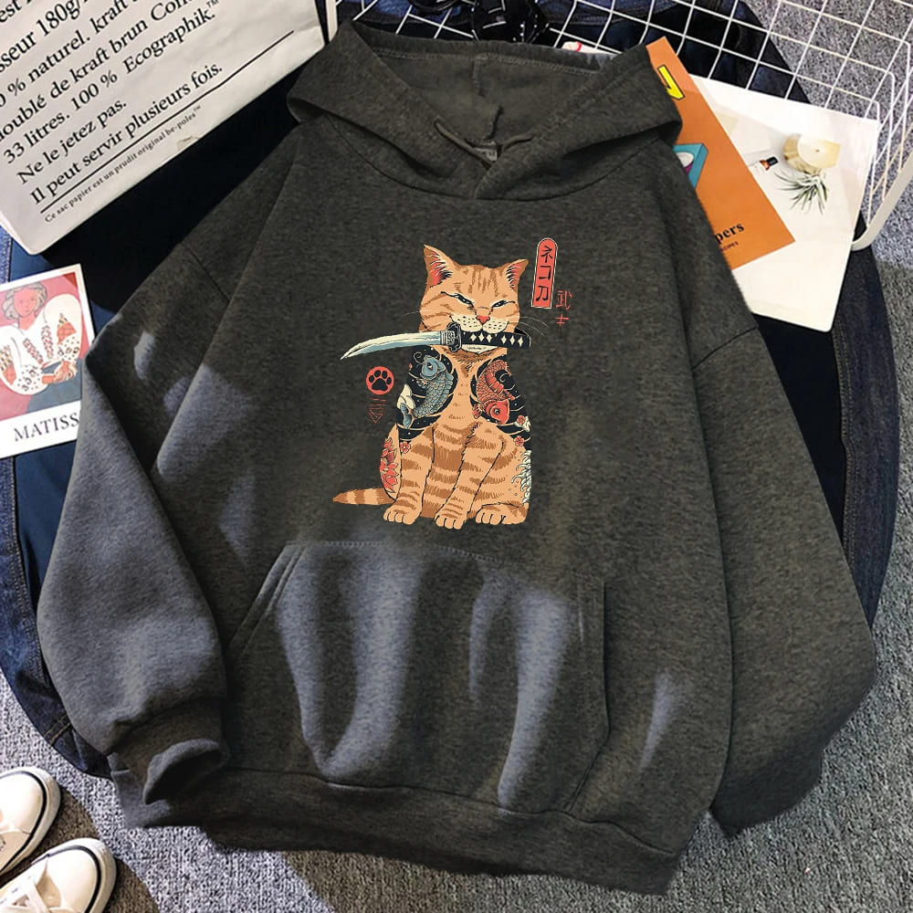 Sudadera con capucha y gato naranja con katana samurái