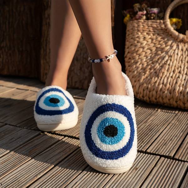 Pantuflas de peluche con forma de mal de ojo