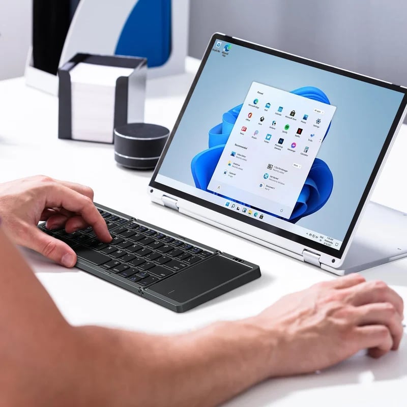 Sammenleggbart Bluetooth-tastatur med pekeplate