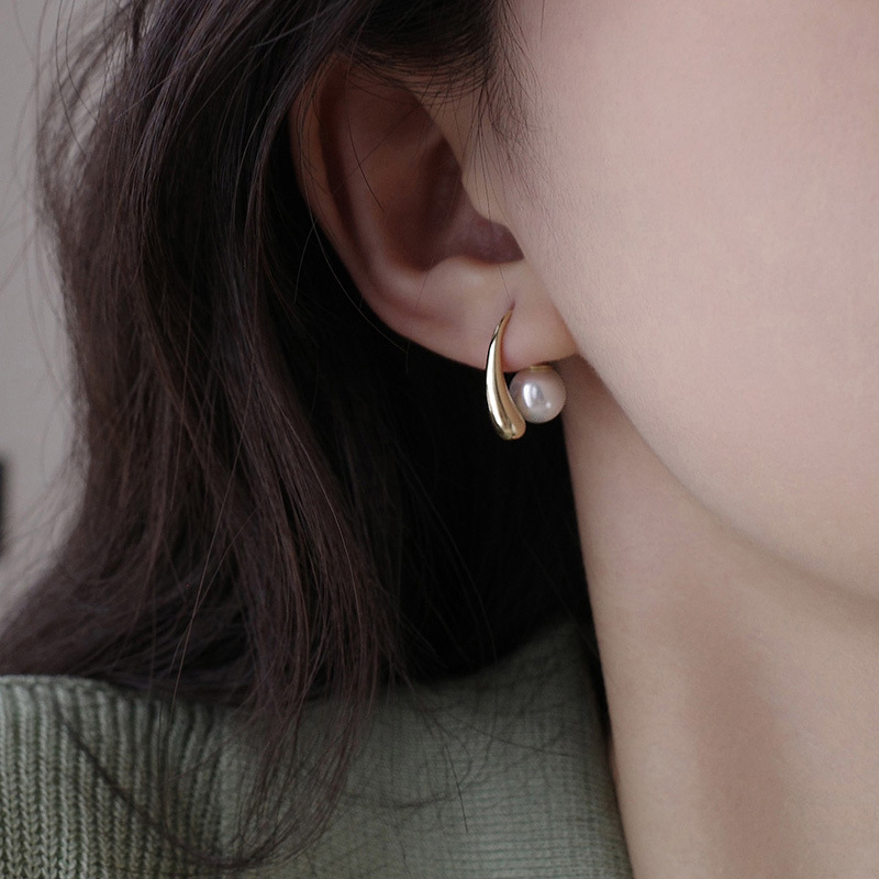 RadiantPearl™ | Water Drop Earrings