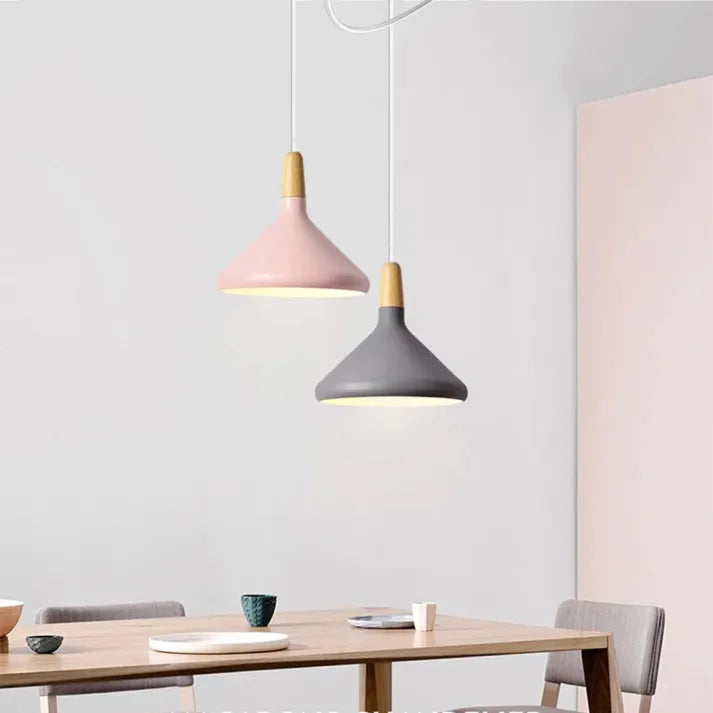 Macaron – Lampe à suspension conique en métal