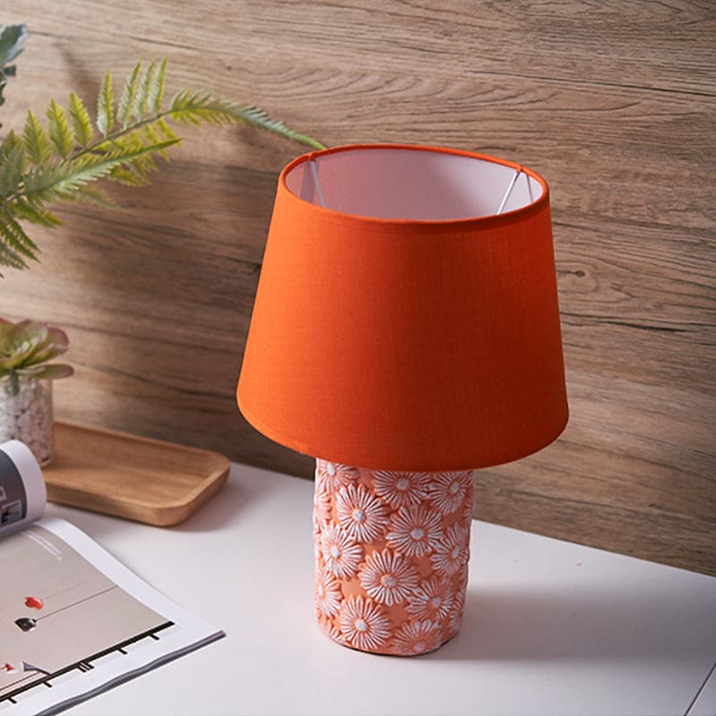 GloeiLieke – Orangefarbene Flare-Tischlampe mit Sockel mit Sonnenblumenausschnitt