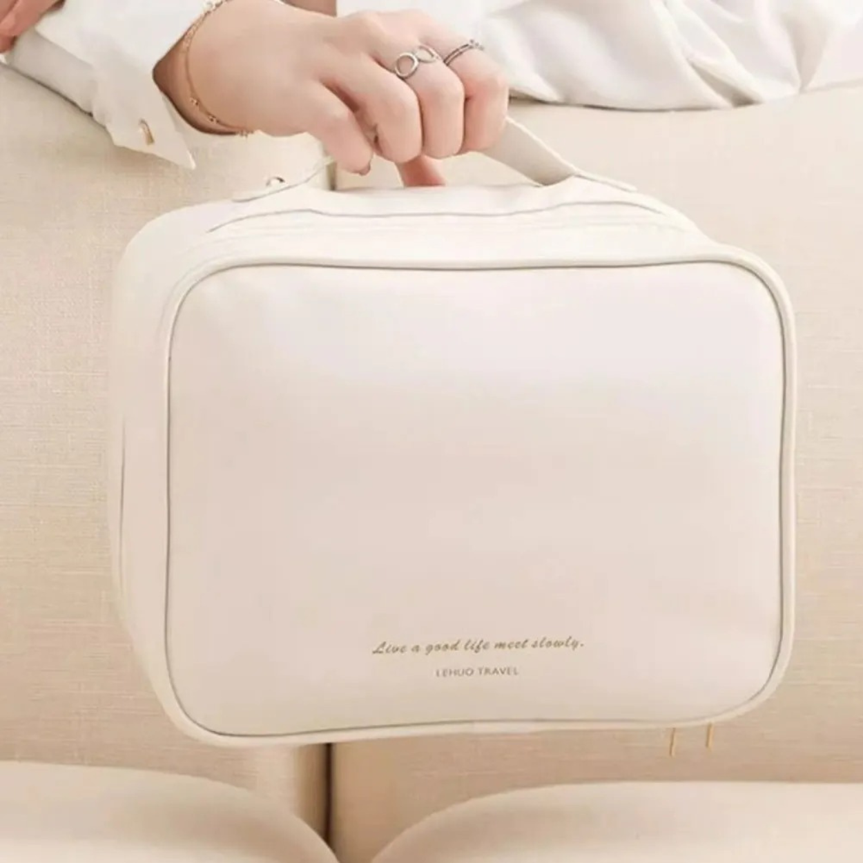 BeautyNest - Versatile cosmetic bag for everyday needs