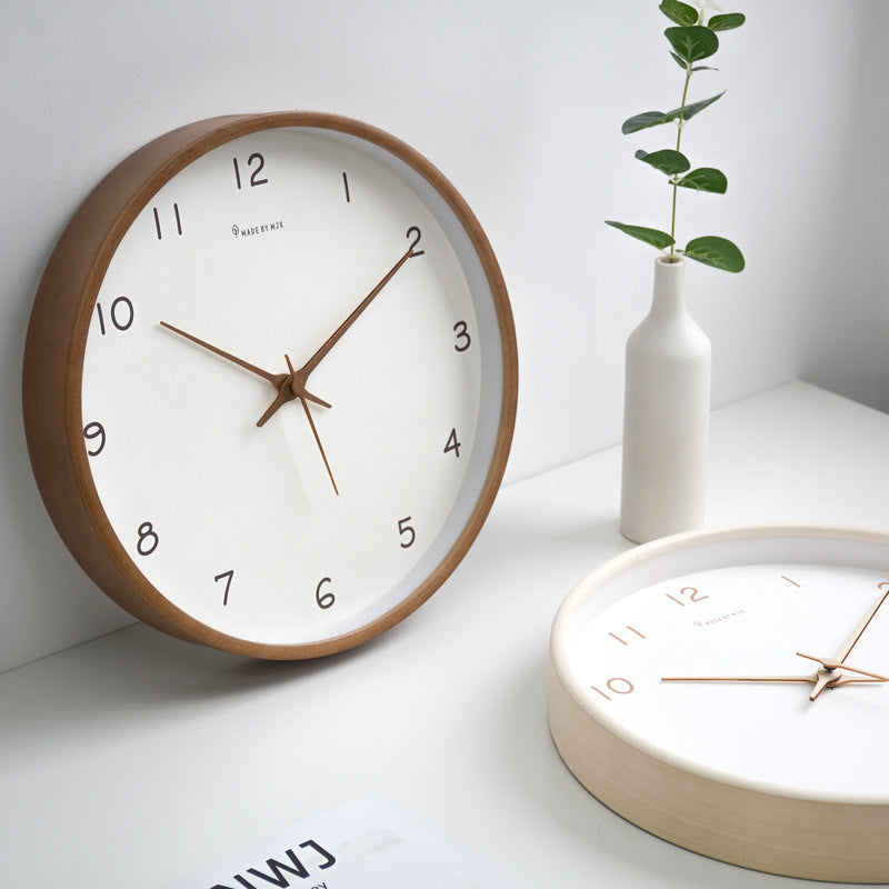 Reloj de pared analógico simple de madera maciza para el hogar