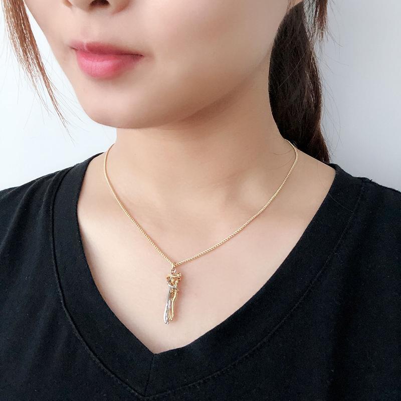 Love style hug necklace