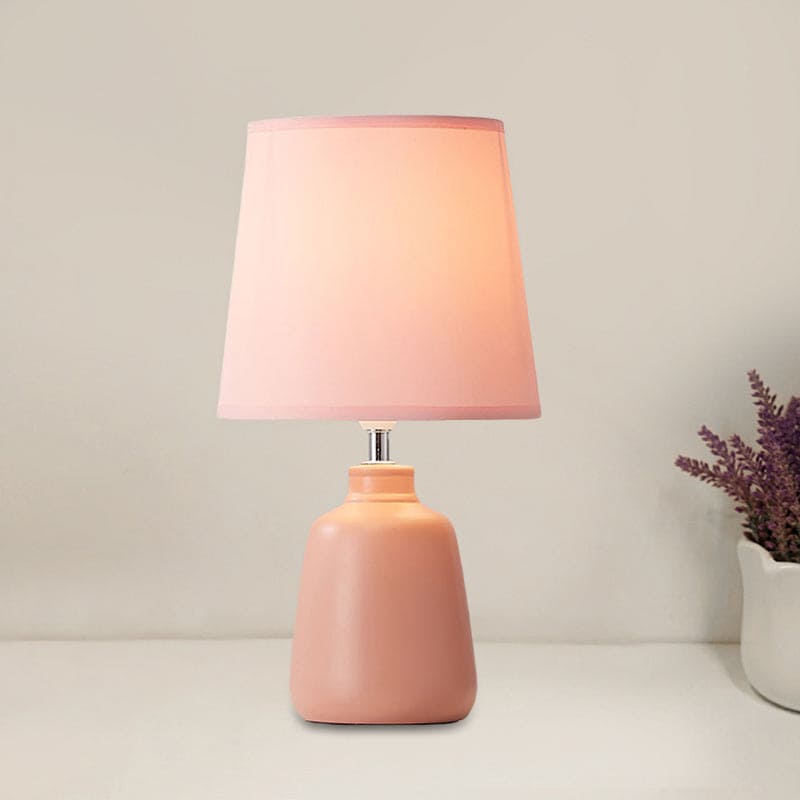 LisaLight - Lampada da comodino in tessuto nordico con base in ceramica