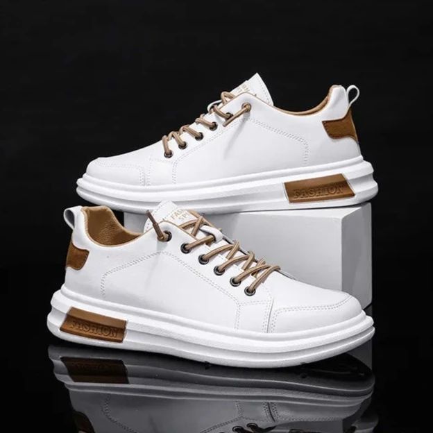 Hvite sneakers for menn med brune aksenter - Leon