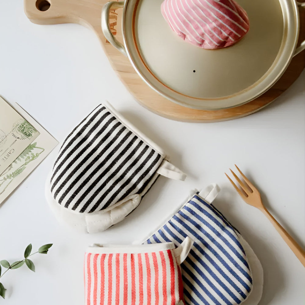 Striped Heat-Resistant Kitchen Mitts