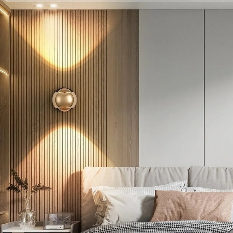 PureLight - 180 ° rotatable wall light