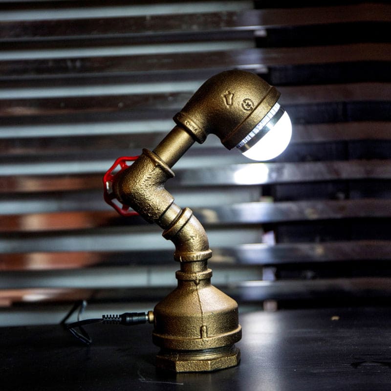 GlowBot - Steampunk-robotlampa i mässing med tumbrytare