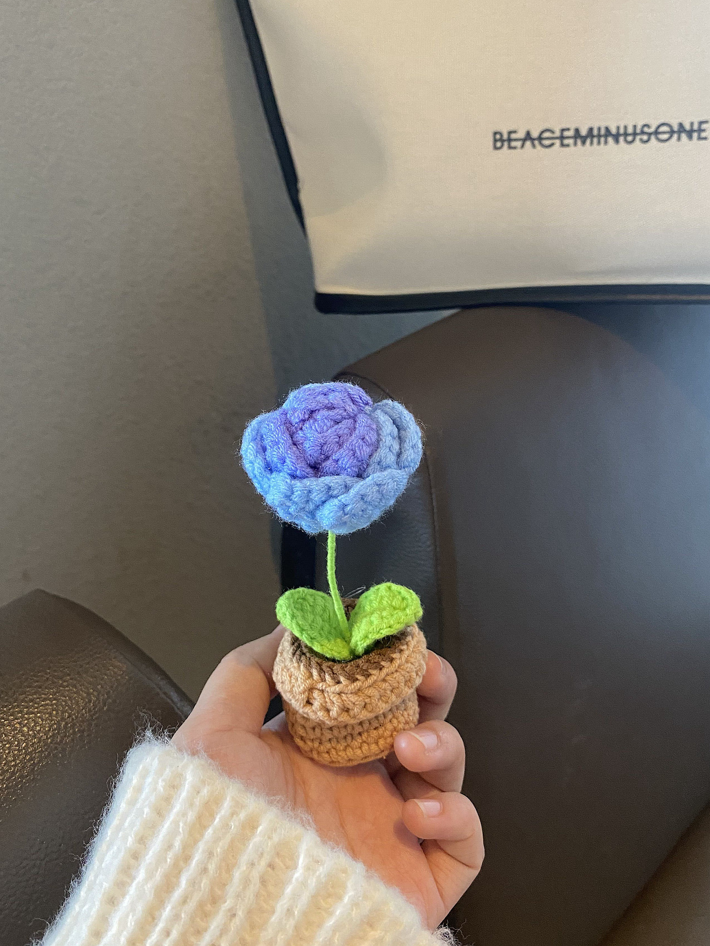 Decoración de macetas de crochet hecha a mano