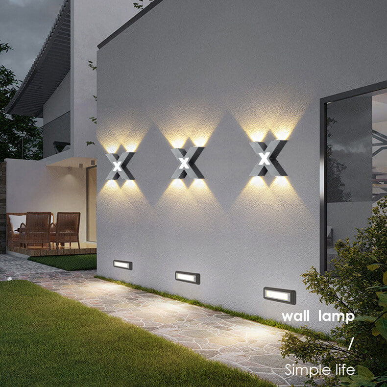 Moderna applique a LED impermeabile a forma di X con 4 luci per esterno