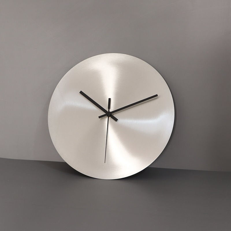 Reloj de pared minimalista de acero inoxidable: ¡elegante y funcional!