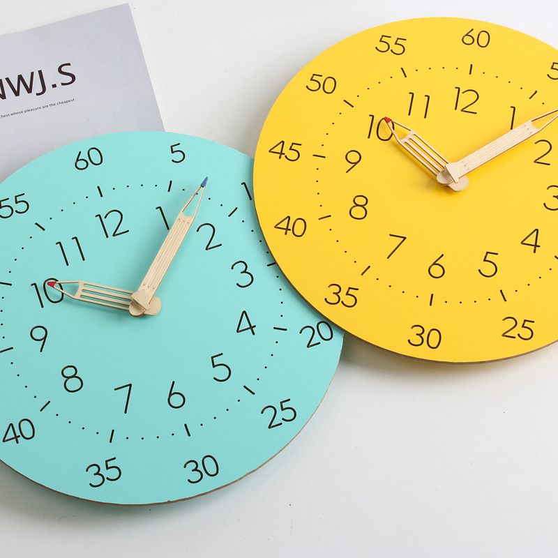 Horloge murale analogique silencieuse pour enfants