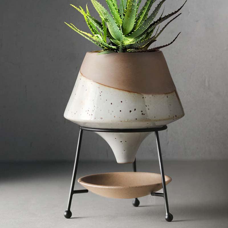 Ondergedompelde Clay Teardrop Pot met schotelstandaard