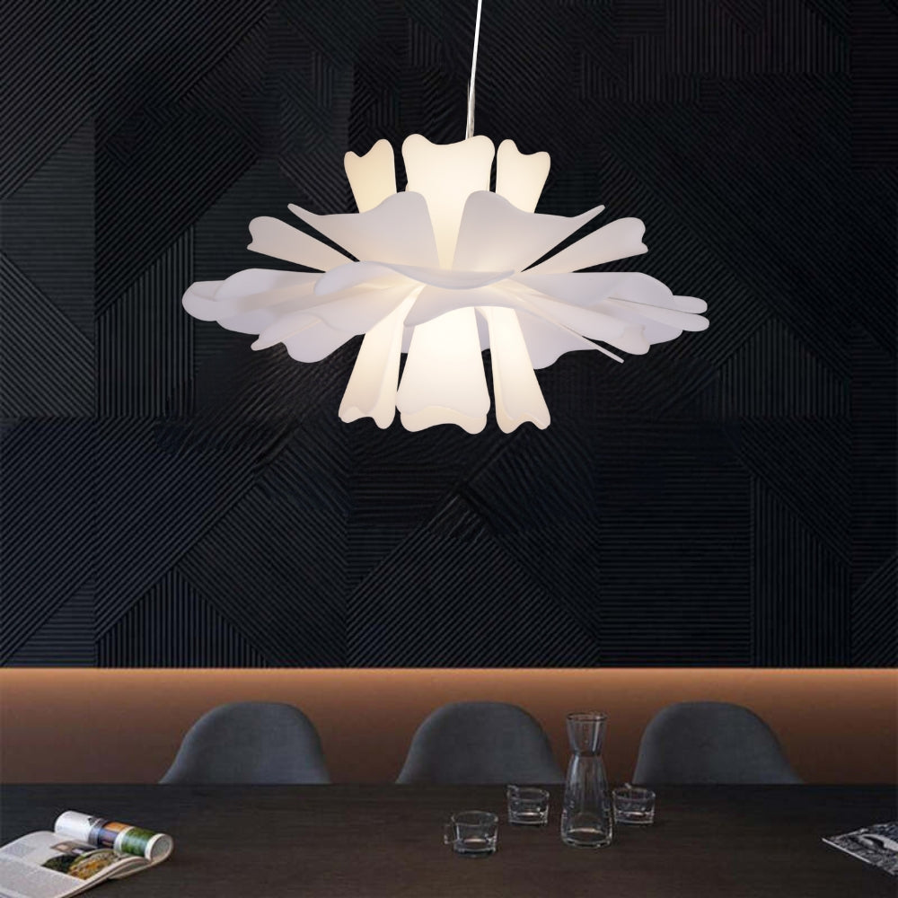 Petalia - Elegante lampada a sospensione in metallo bianco