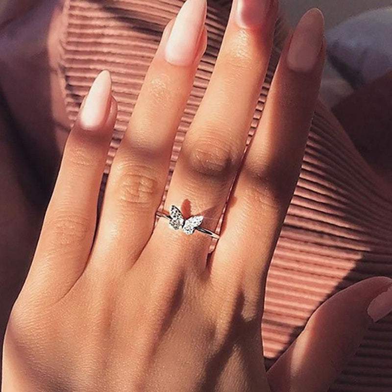 Anillos delicados con forma de mariposa