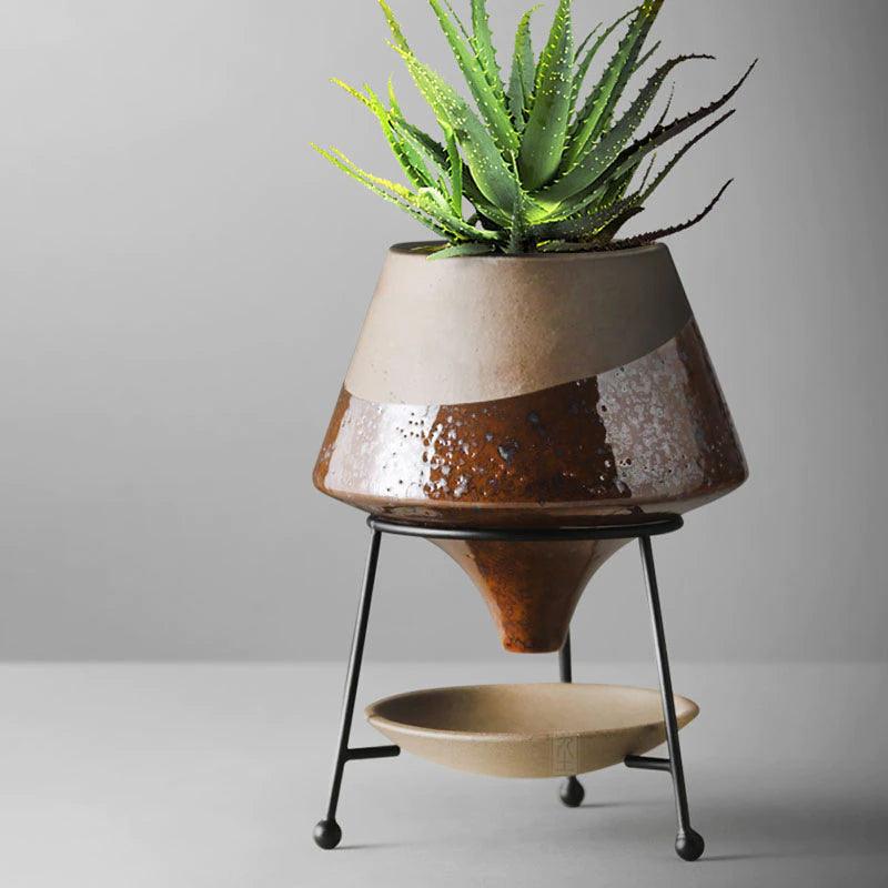 Ondergedompelde Clay Teardrop Pot met schotelstandaard