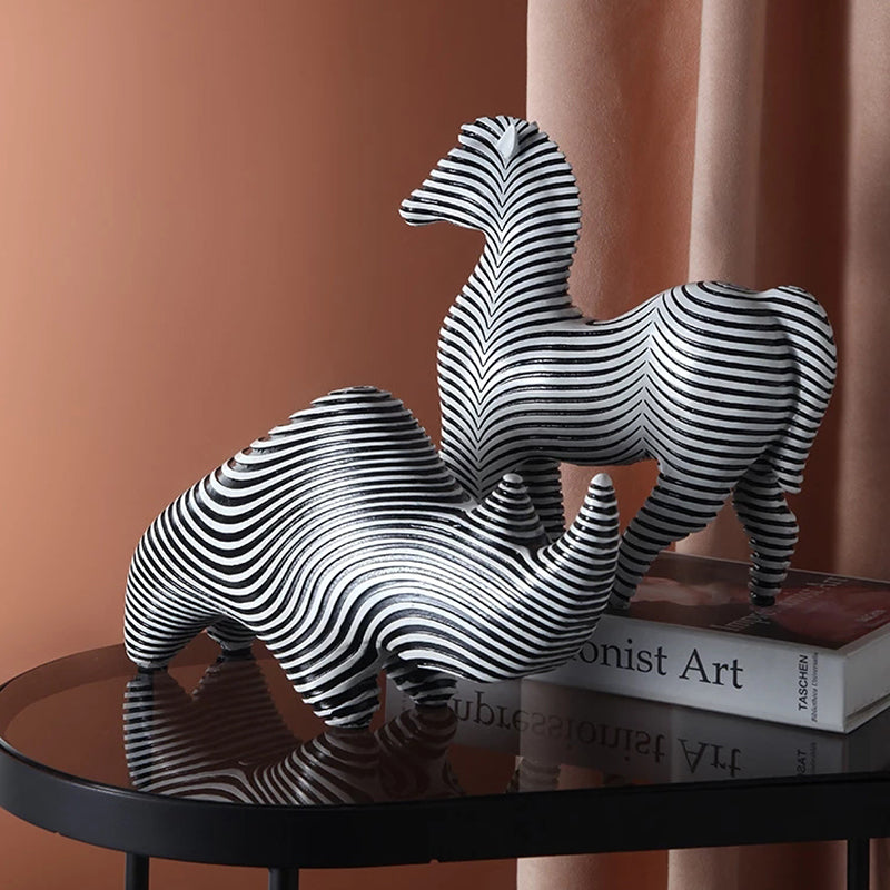 Figurine decorative di animali nordici in bianco e nero