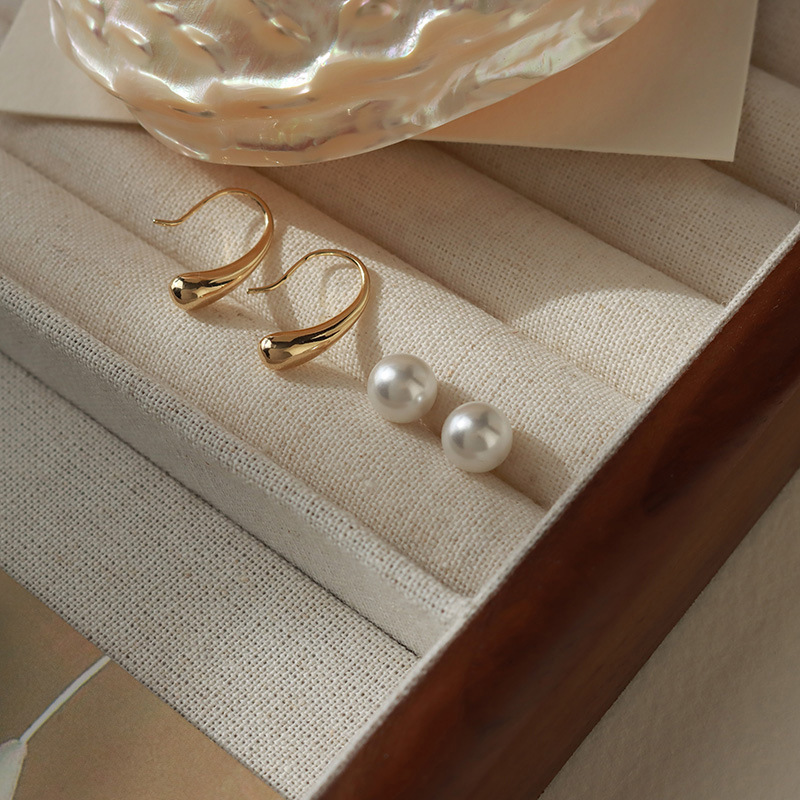 RadiantPearl™ | Water Drop Earrings