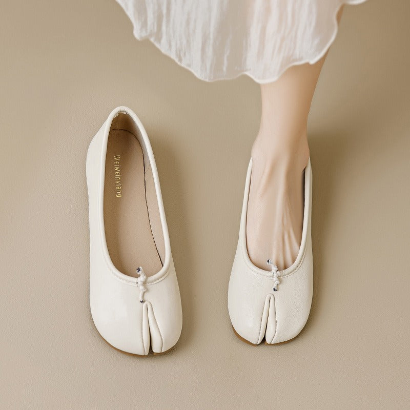 Vivienne Lane Tabi Slip-Ons Laposok