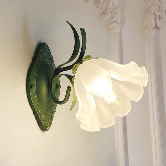 LilyGlow – Lelietje-van-dalen wandlamp