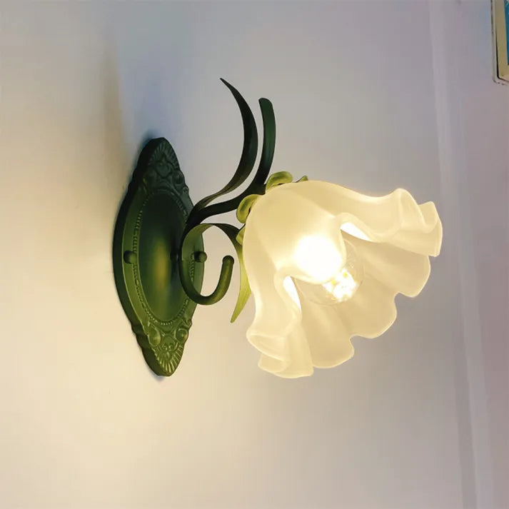 LilyGlow – Lámpara de pared con diseño de lirio de los valles