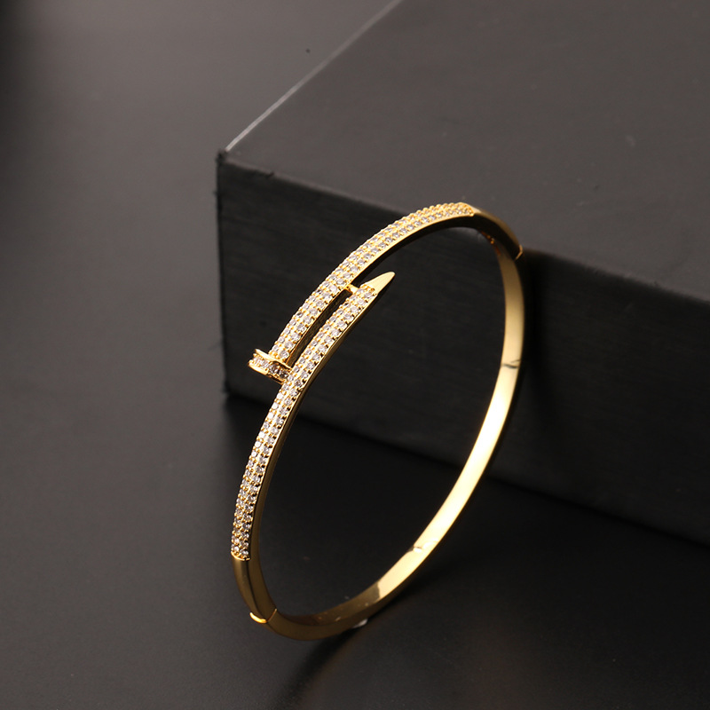 Bracciale rigido in oro con chiodo ghiacciato da 4 mm