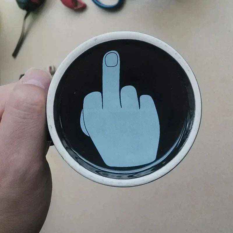 Taza divertida con el dedo medio que tengas un buen día