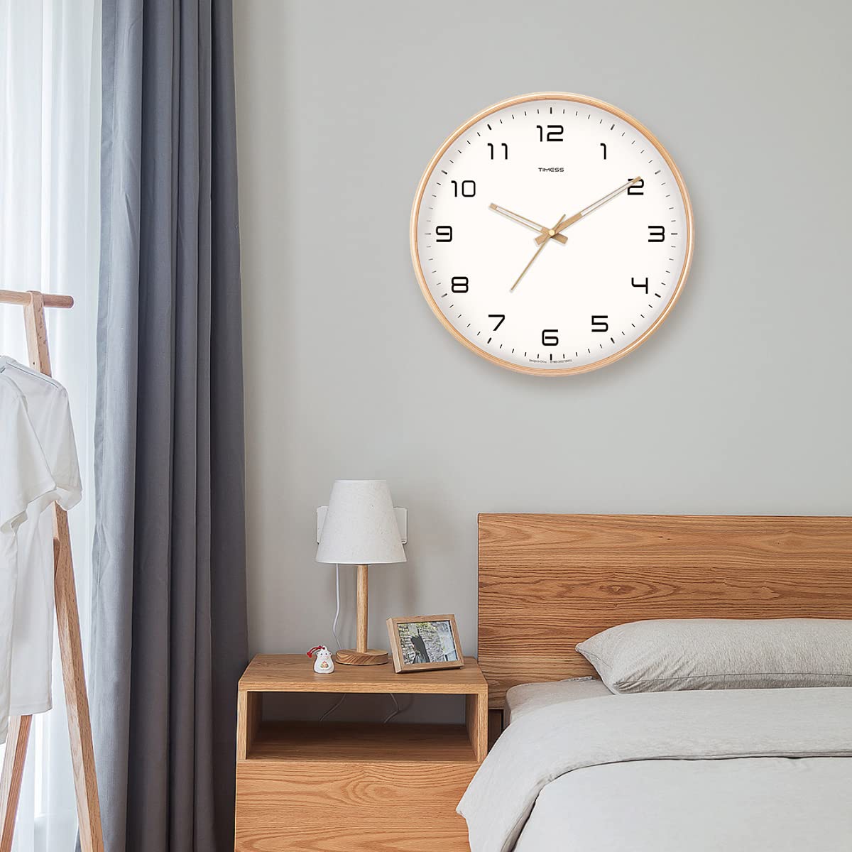 Reloj de pared analógico simple de madera maciza para el hogar