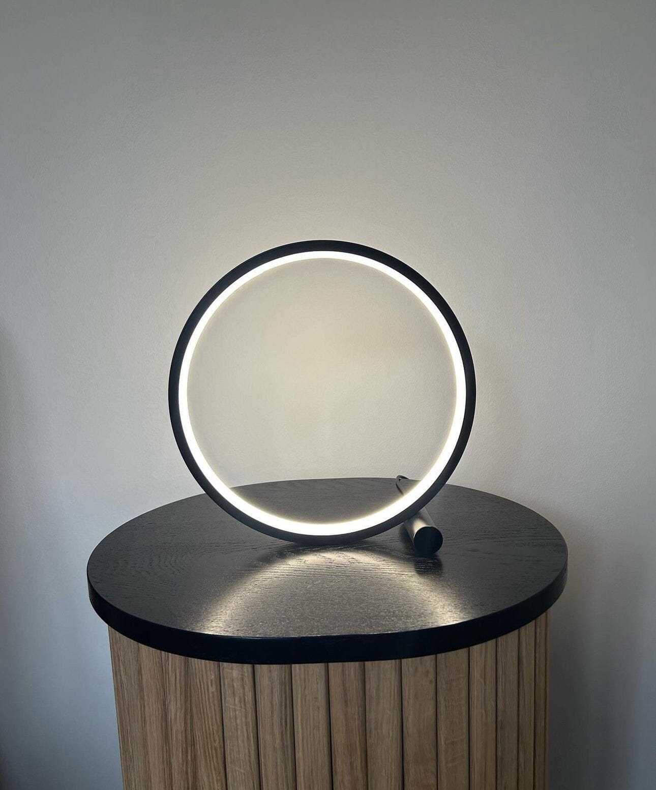 Vrimlo Circle LED Touch sensitive Lamp