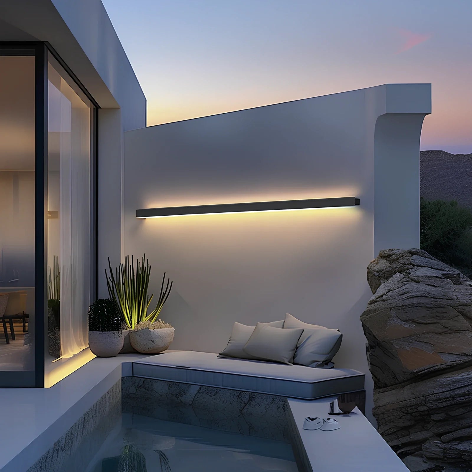 Linear Luxe™ Outdoor Sconce