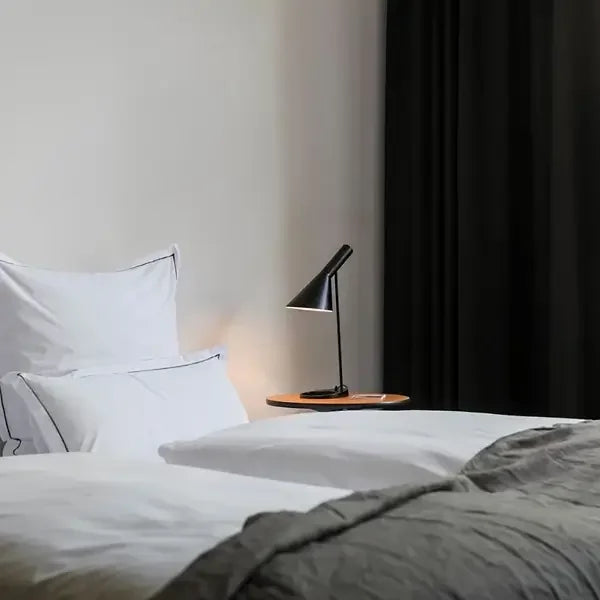 MinimalGlow - Lampe de table LED moderne au design élégant