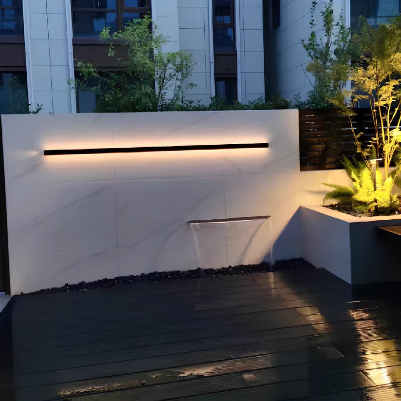 Linear Luxe™ Outdoor Sconce