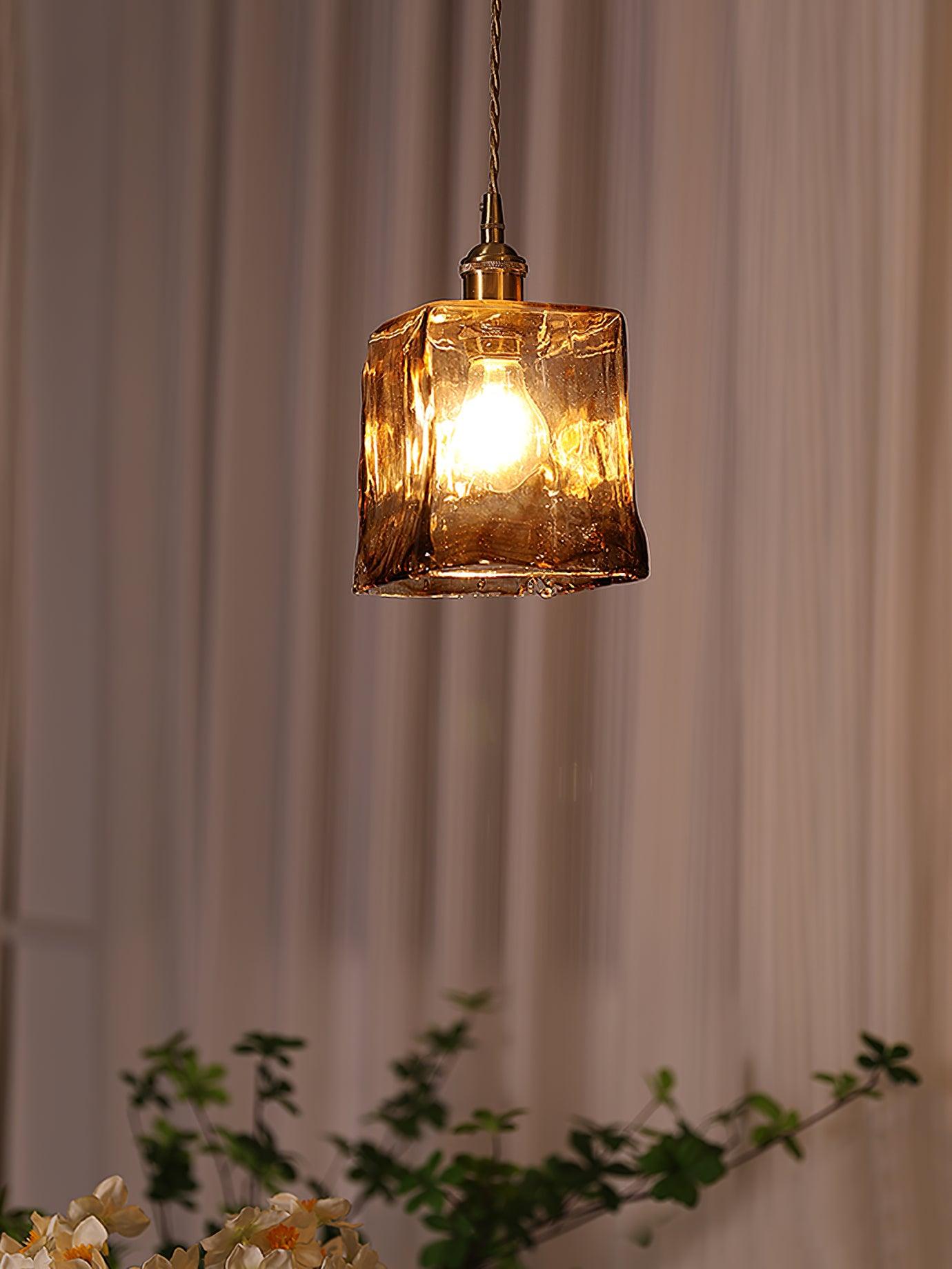 Brass Amber Glass Pendant Light -valaisin