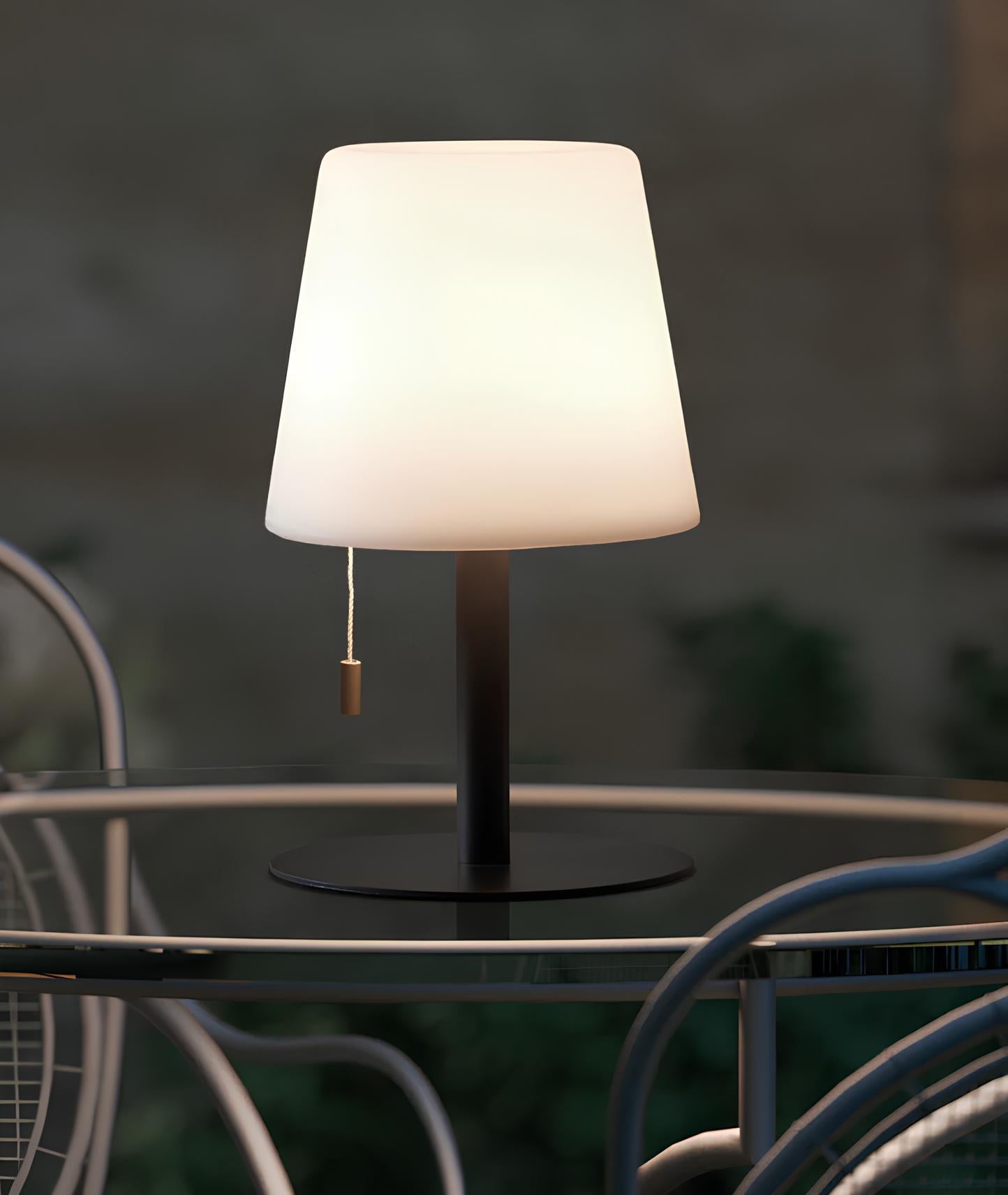 Minimalistisk modern bordslampa