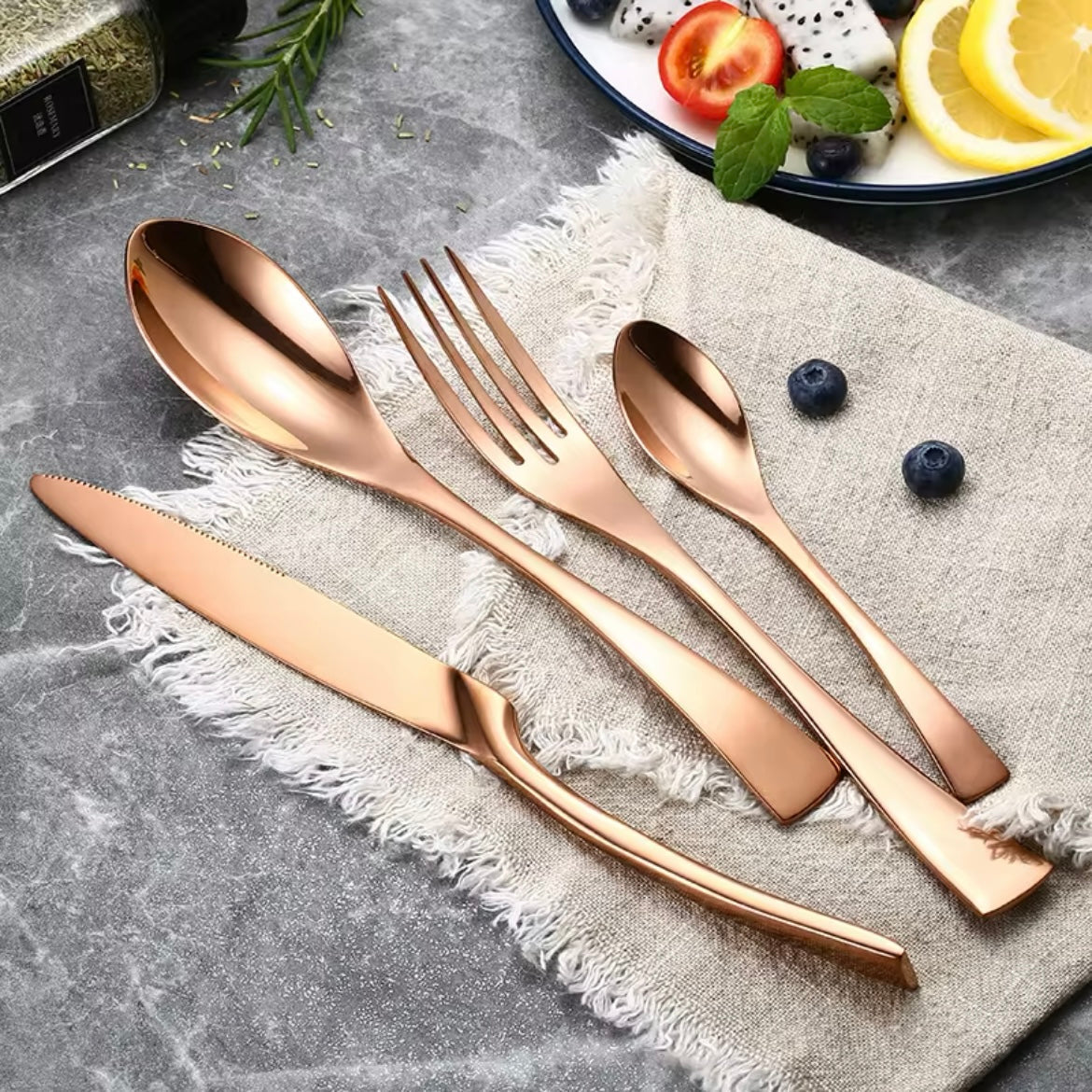 Ruostumattomasta teräksestä valmistettu ruokailuvälinesarja Salime Rose Gold Collection