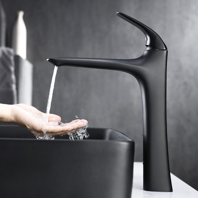 Rubinetto per lavabo da bagno monoforo con maniglia singola