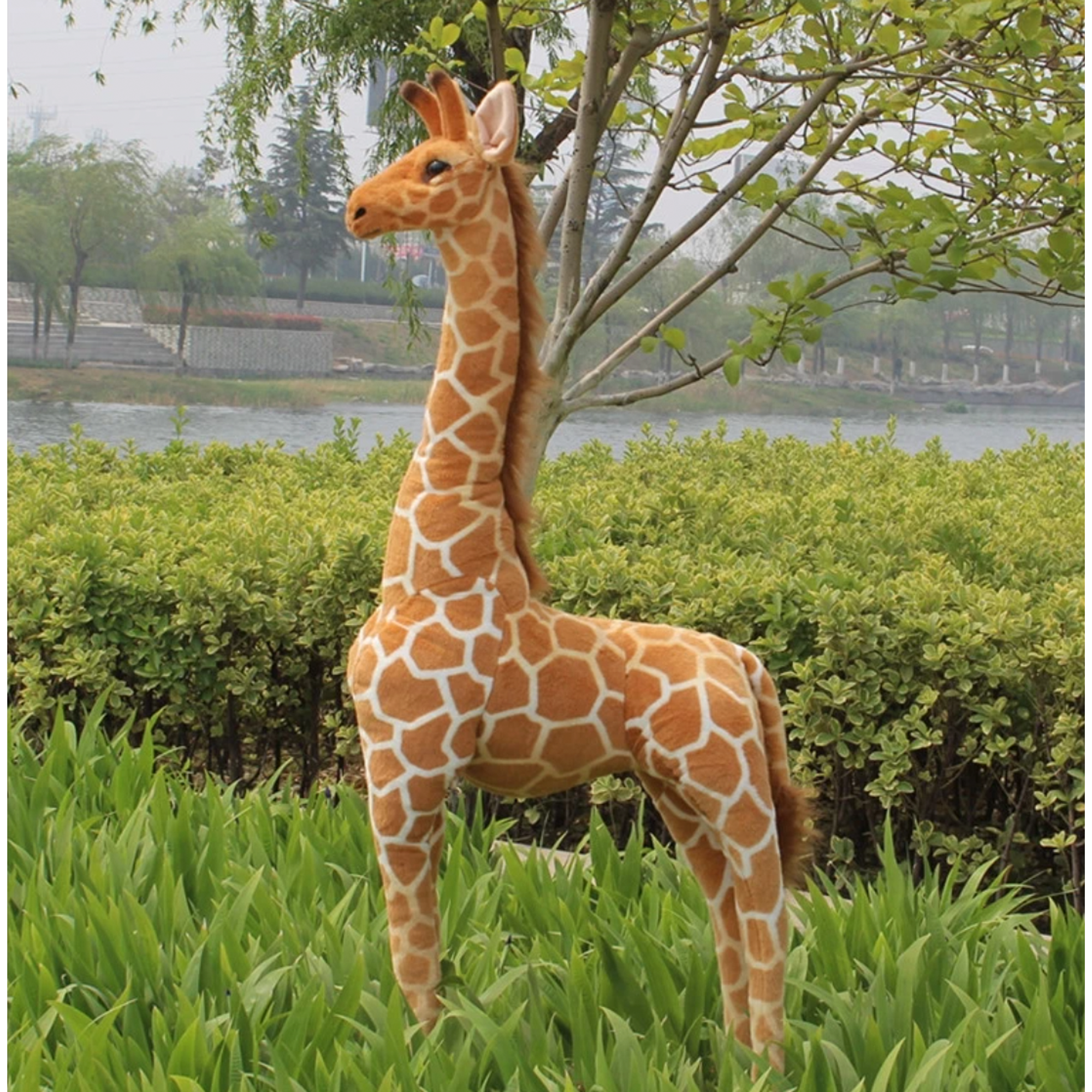 Girafe géante en peluche réaliste