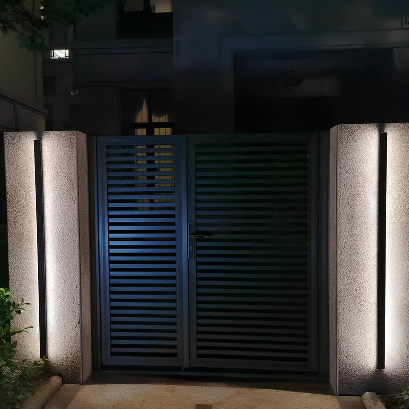 Linear Luxe™ Outdoor Sconce