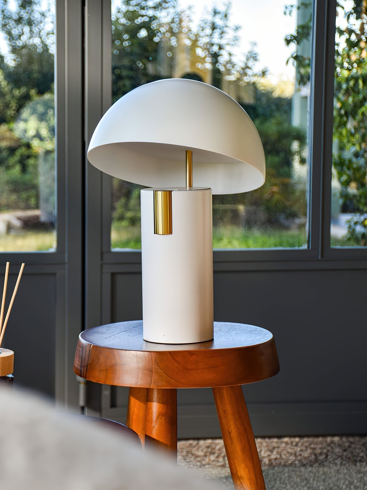 ModiLuxe - Elegante lampada da tavolo dal design moderno