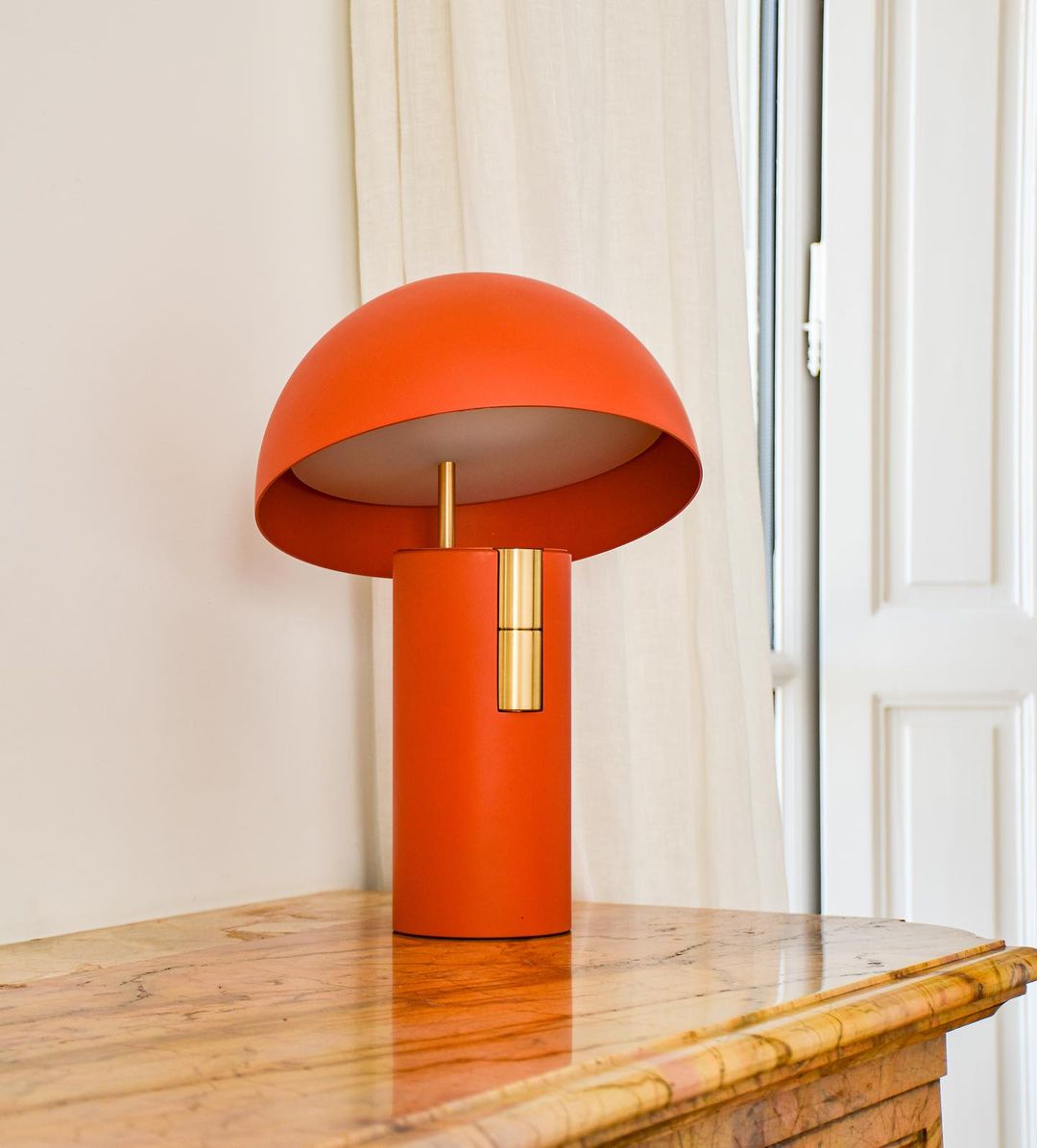 ModiLuxe - Elegant bordslampa med modern design