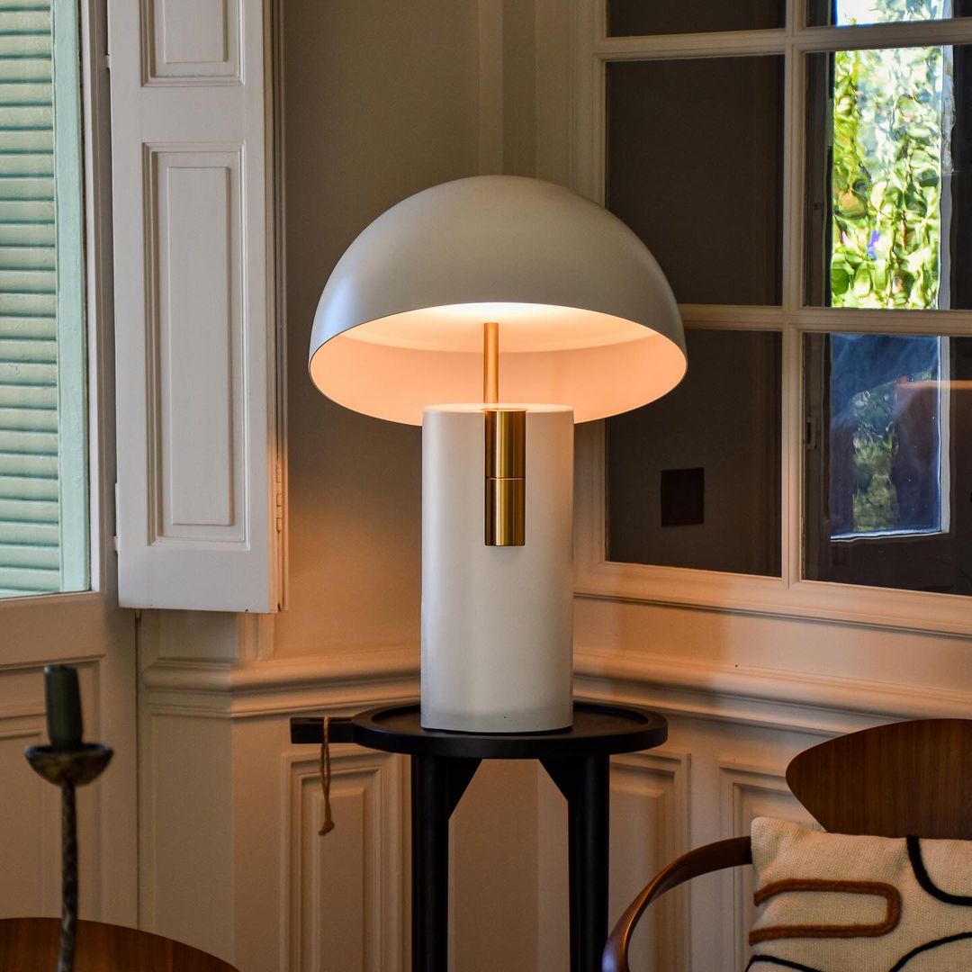 ModiLuxe - Elegante lampada da tavolo dal design moderno