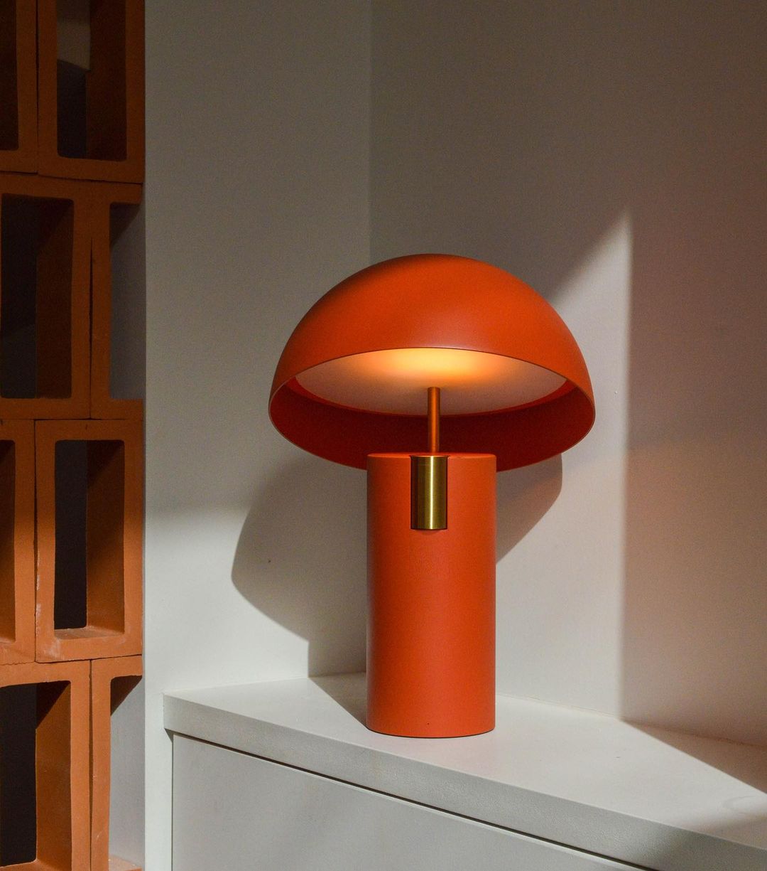 ModiLuxe - Elegante lampada da tavolo dal design moderno