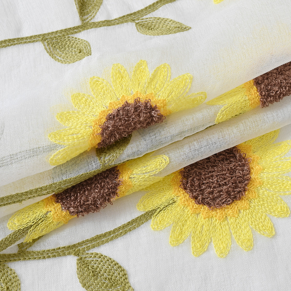 CountryBloom - Airy White Curtain with Sunflower Motif for a Farmhouse Decoration