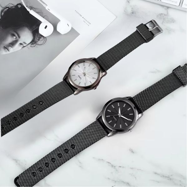 Montre minimaliste All Black pour hommes et femmes – Boîtier noir avec bracelet en maille d'acier inoxydable