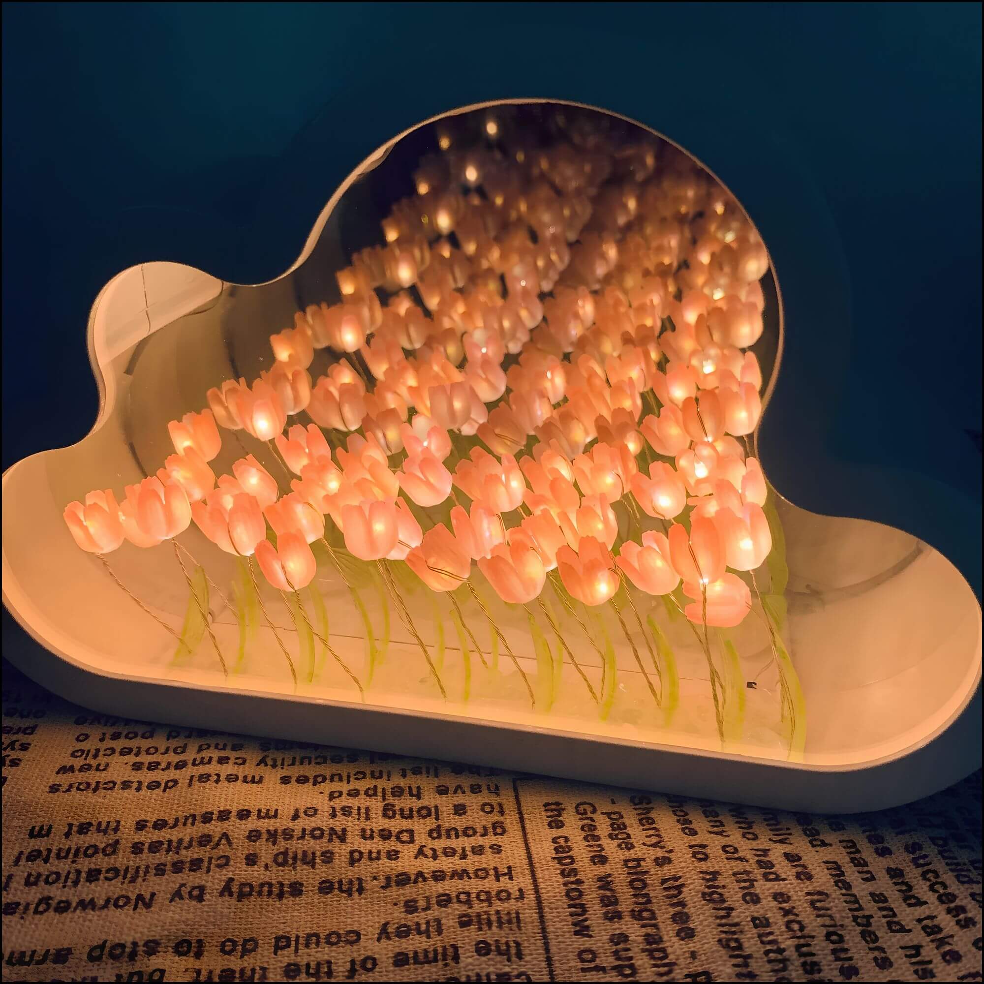 Taavita Tulips - LED Mirror with Infinite Effect