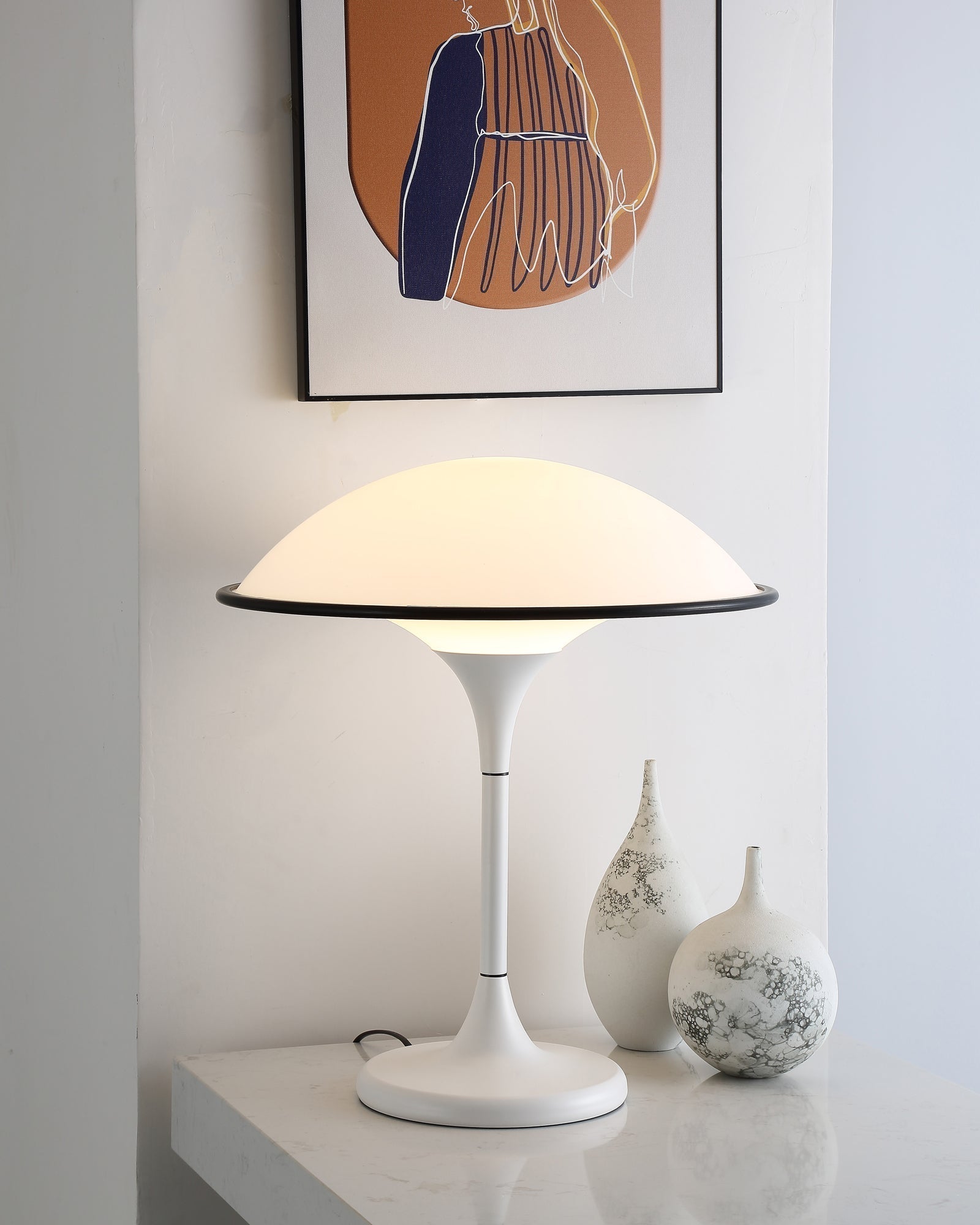 LumiFont - Elegante lampada da tavolo dal design unico