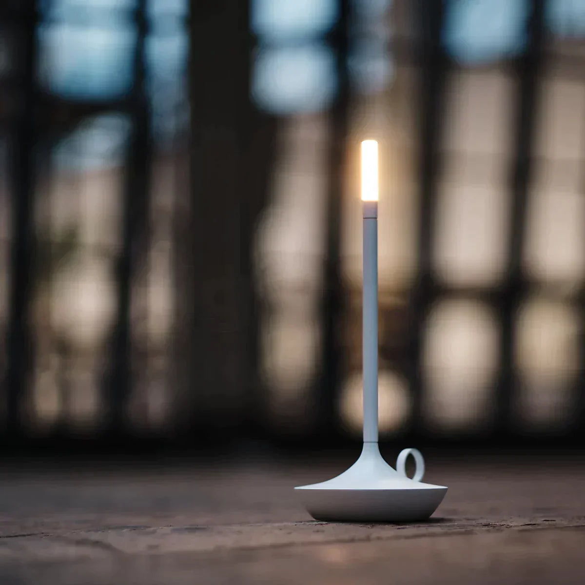 Nordic Candle Hold Light – Minimalistisk skandinavisk bordlampe