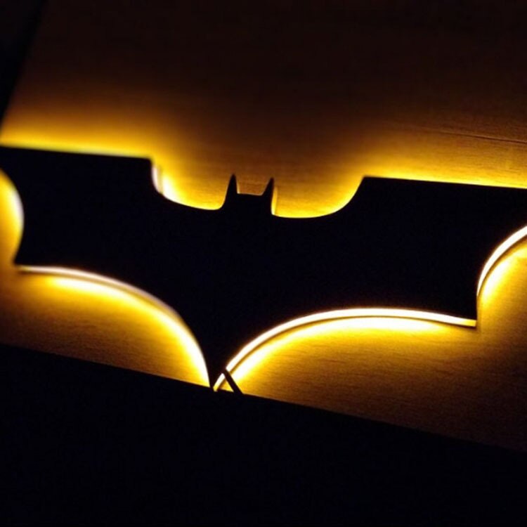 Batman LED-vegglampe med trådløs fjernkontroll og fargeendring